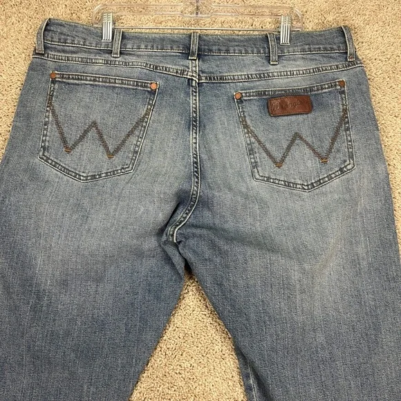 Wrangler Retro‎ Slim Straight Leg Jeans Mens 38x32 Denim Blue Distressed HOLE